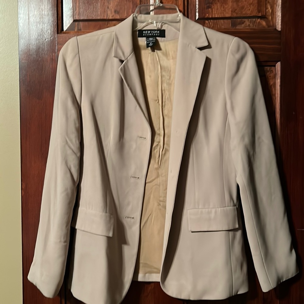 New York and Company Beige size 4 blazer